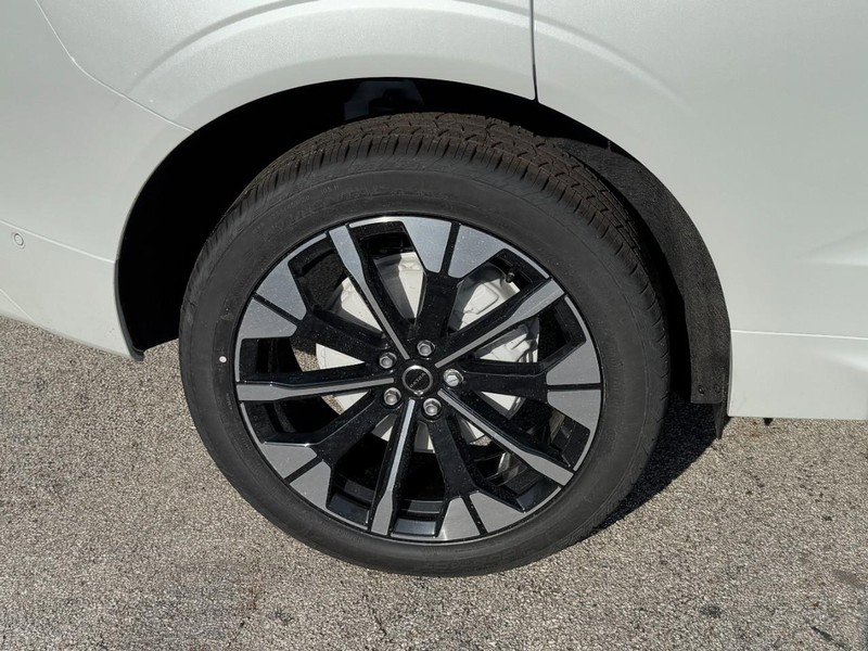 New 2026 Volvo XC60 B5 Plus w/ Protection Package Premier image 4