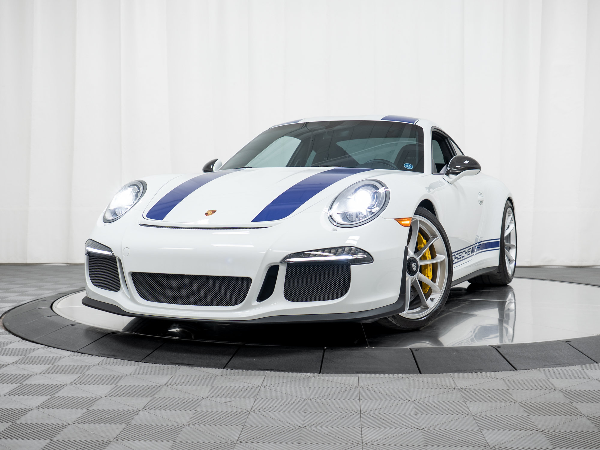 Certified 2016 Porsche 911 R RWD image 39