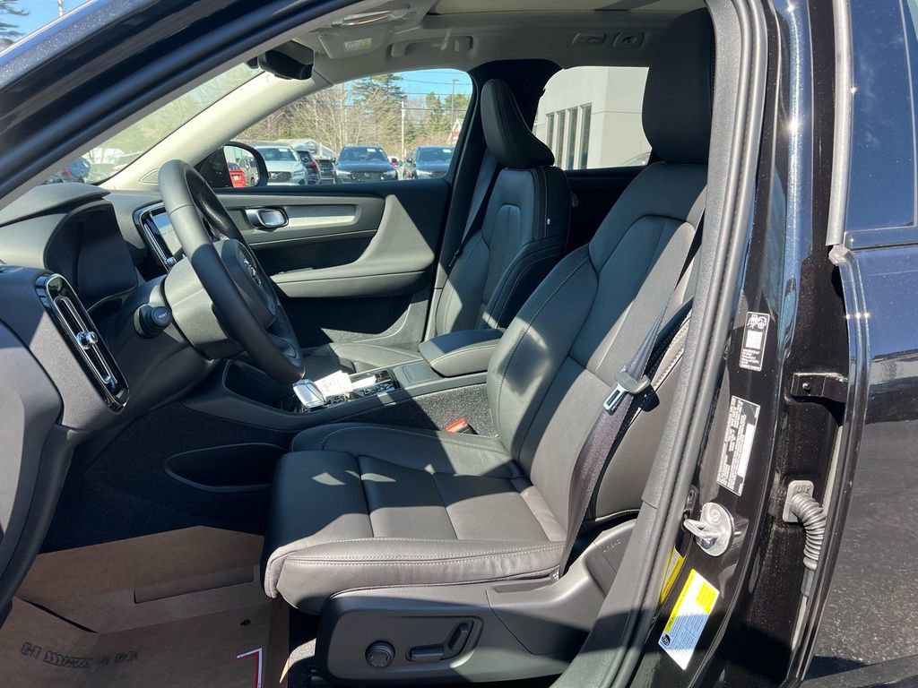 New 2026 Volvo XC40 B5 Plus w/ Climate Package AWD/4WD image 11