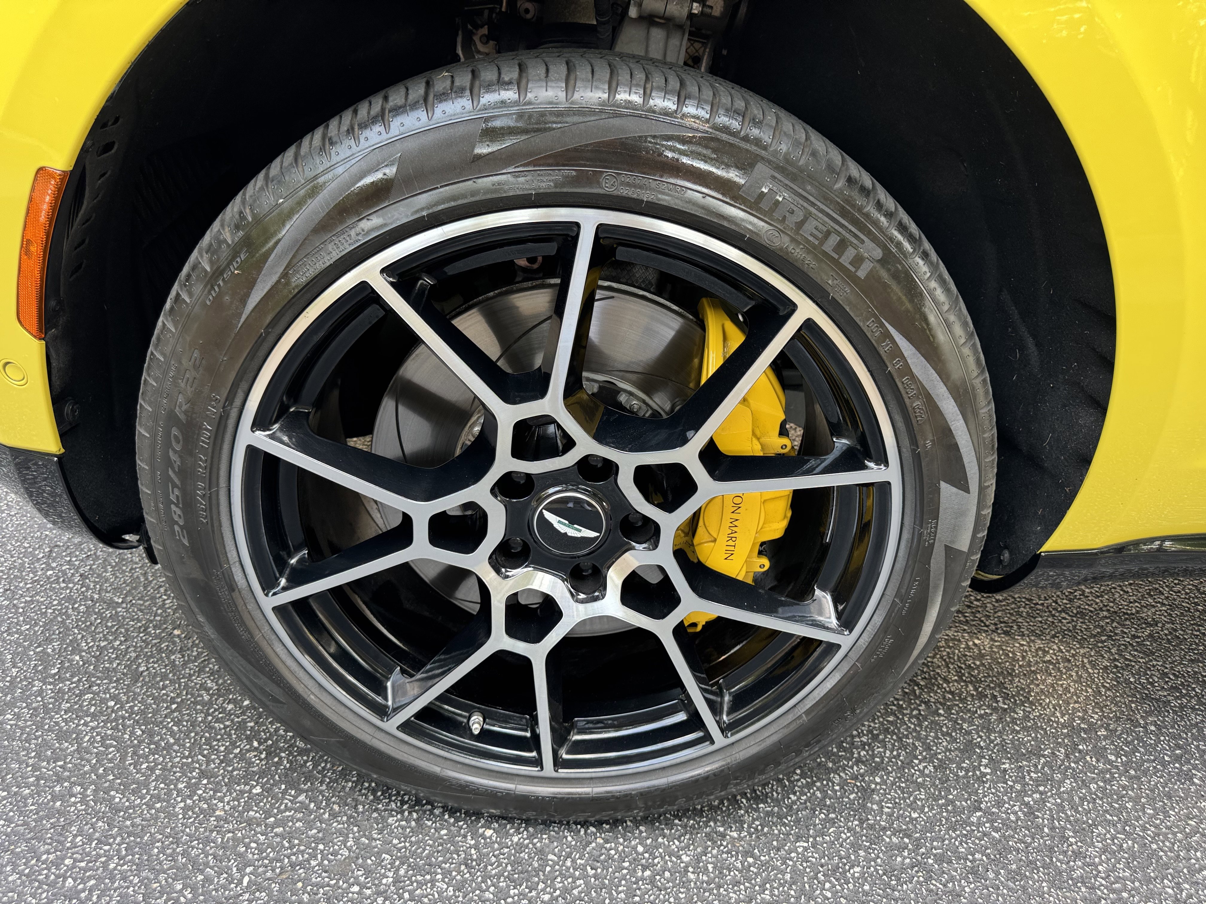 Used 2021 Aston Martin DBX image 15