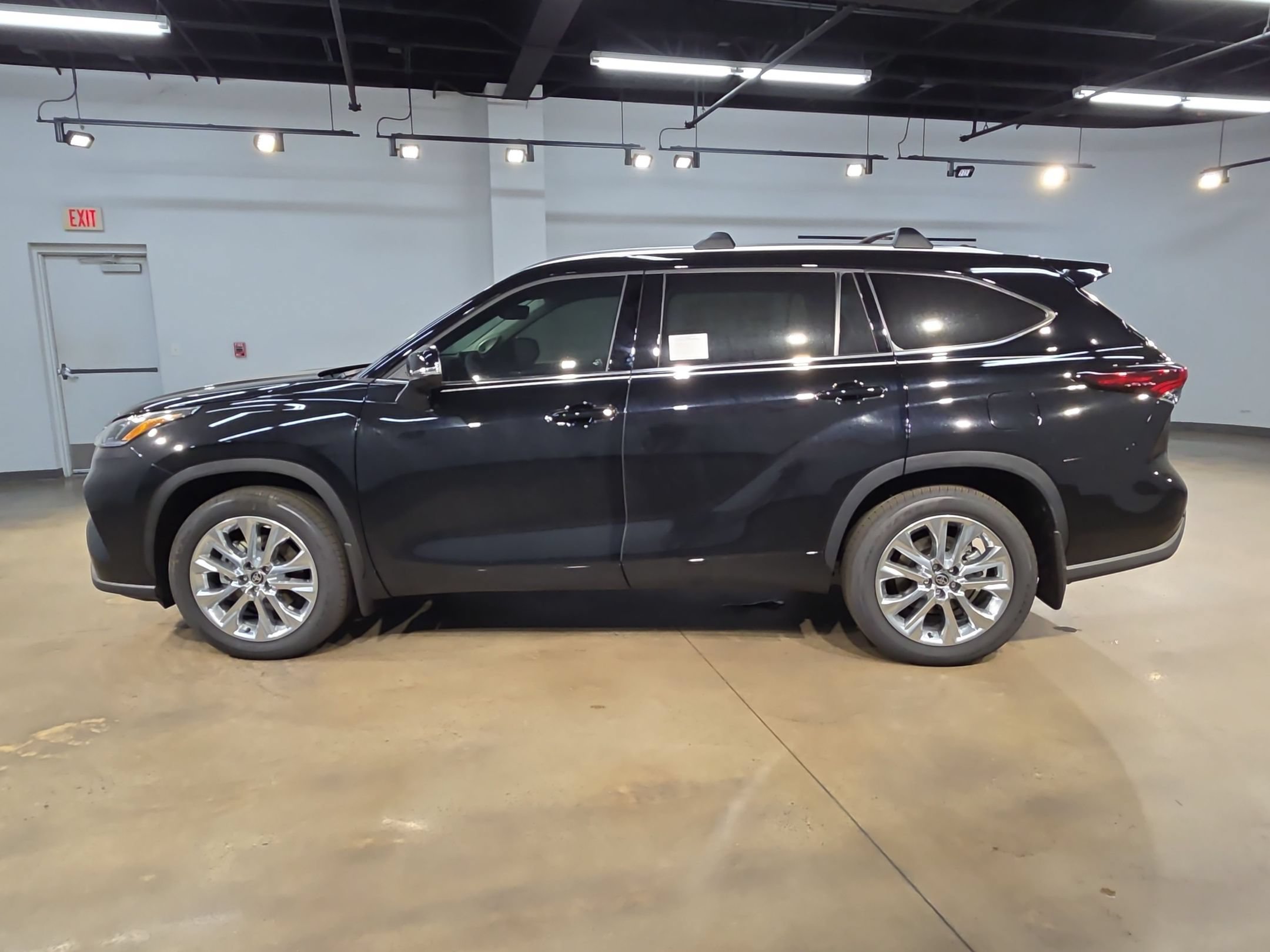 New 2026 Toyota Highlander Limited AWD/4WD image 4