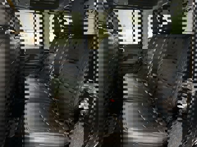 Used 2022 Jeep Wrangler Unlimited Sahara image 25