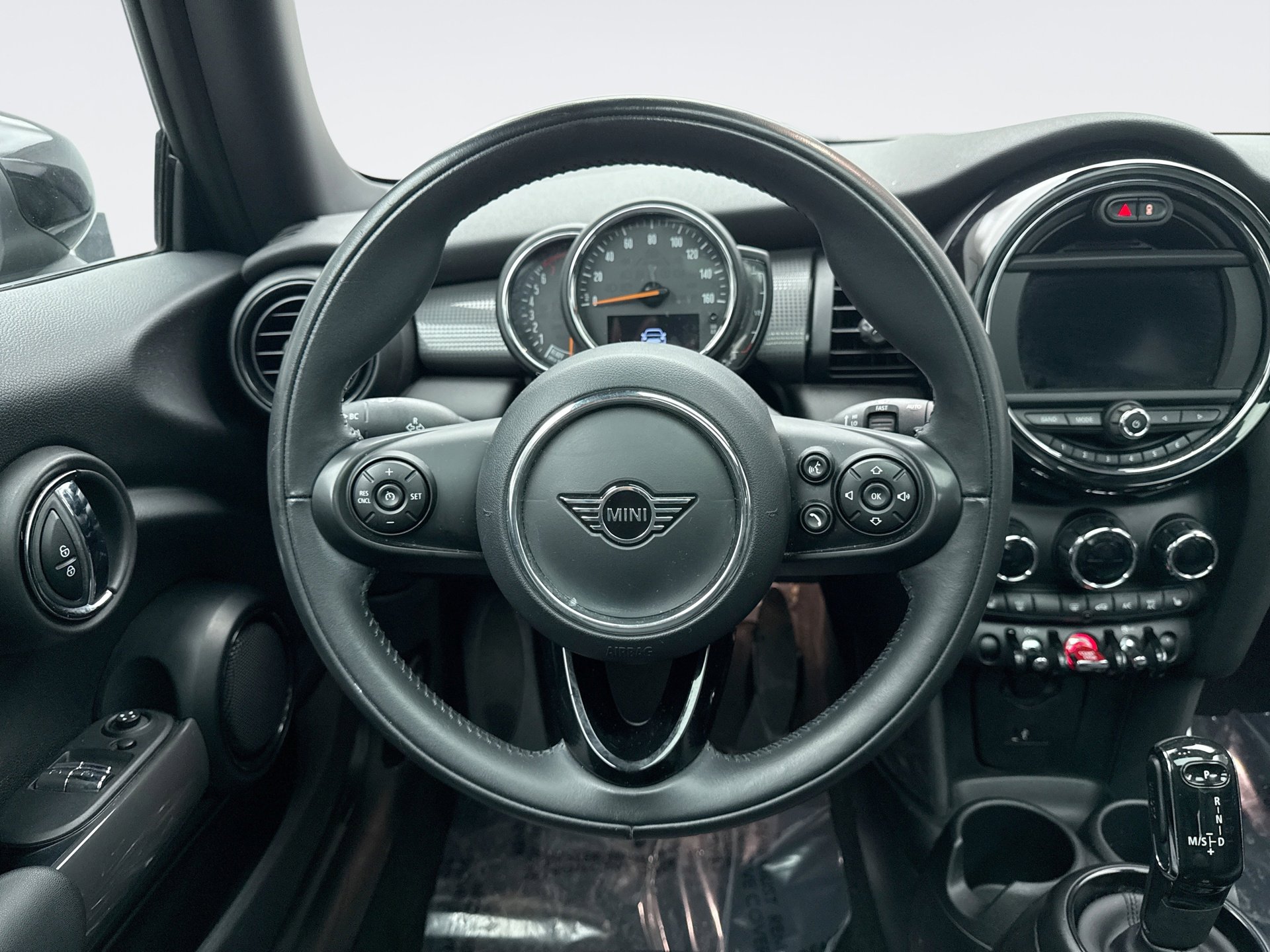 Used 2021 MINI Cooper 2-Door Hardtop image 12