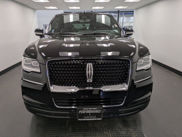 Used 2022 Lincoln Navigator Reserve image 2