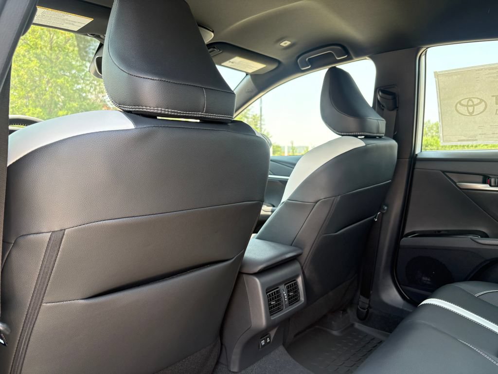New 2026 Toyota Camry Hybrid FWD image 18