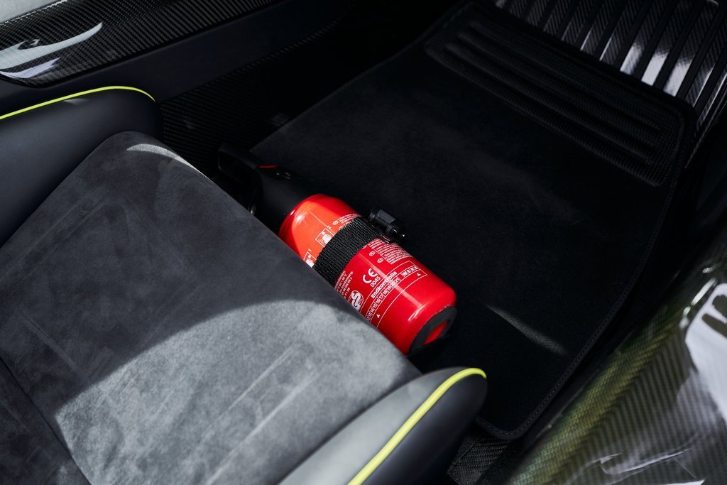 Used 2015 Porsche 918 Spyder w/Weissach Package image 57