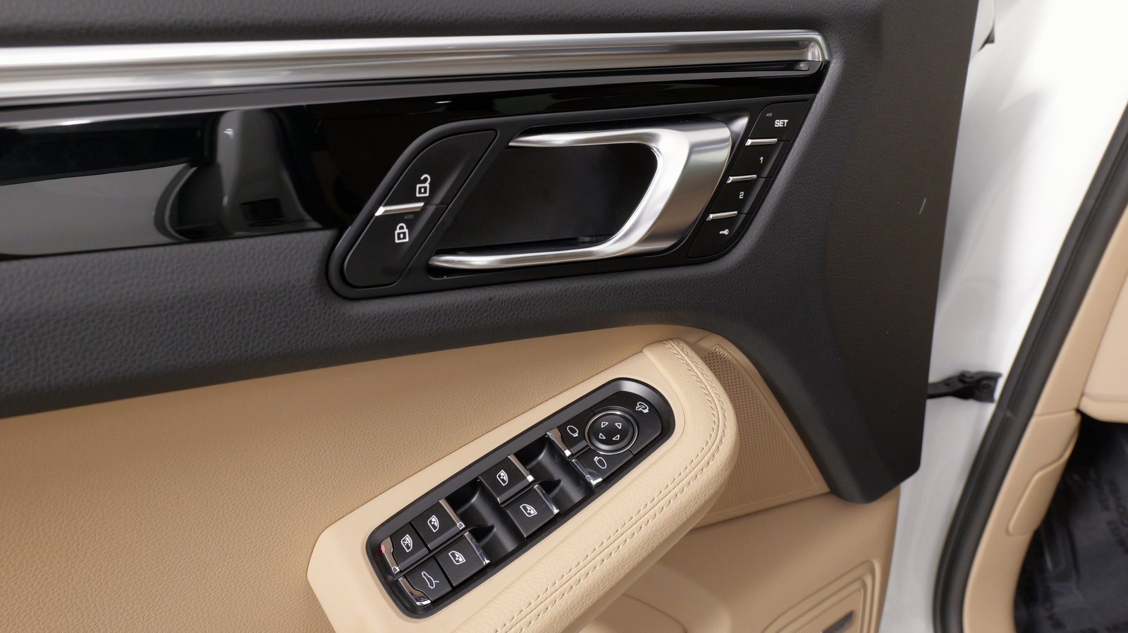 Used 2025 Porsche Macan image 30