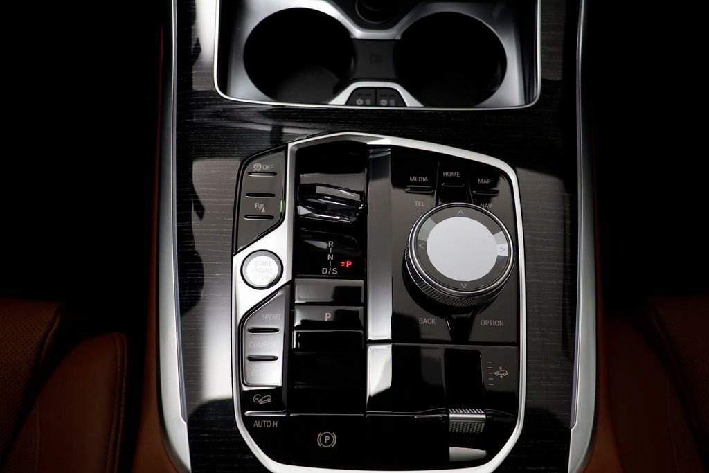 New 2026 BMW X7 M60i image 13
