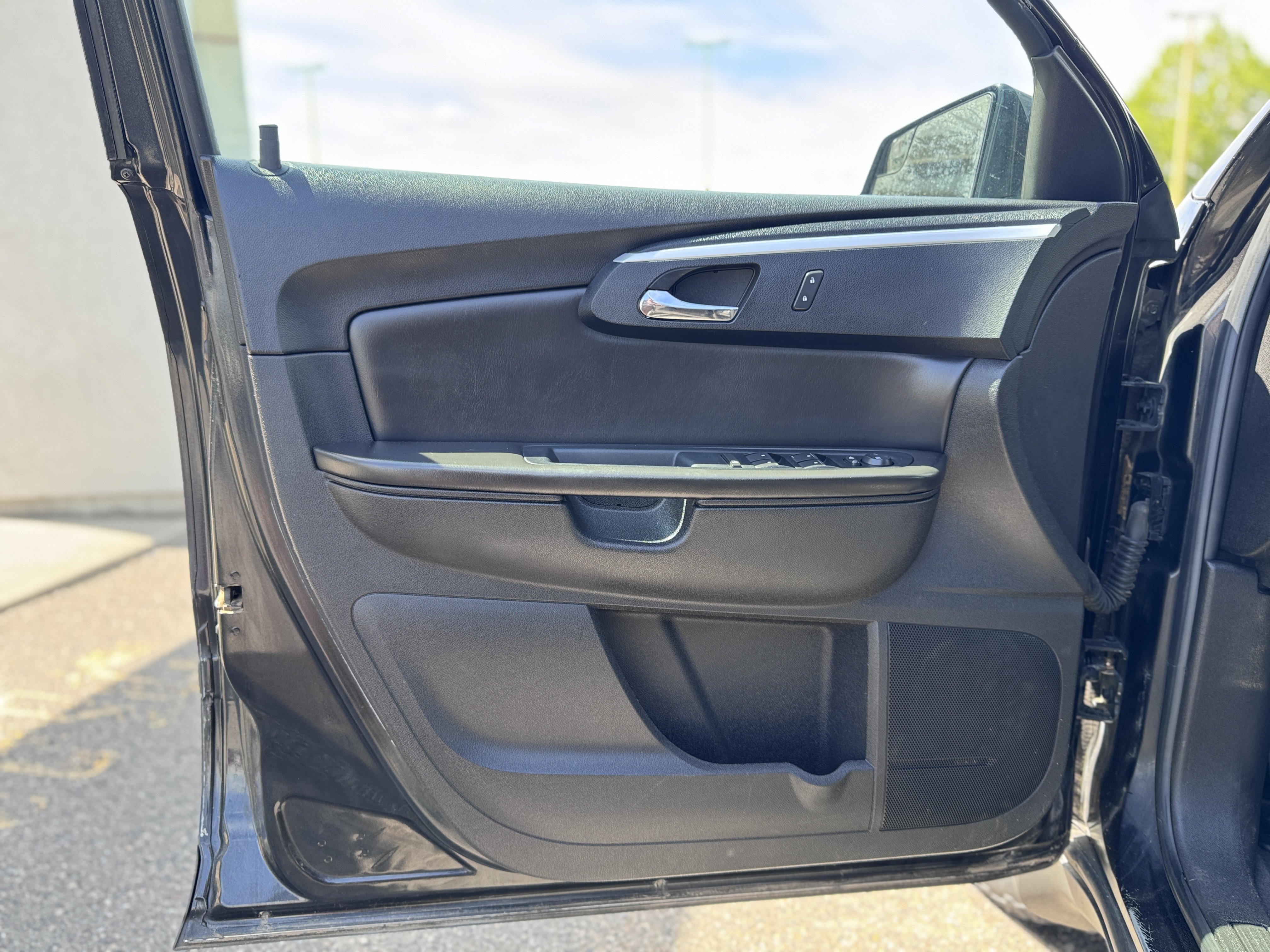 Used 2011 Chevrolet Traverse LT w/ Personal Connectivity Package AWD/4WD image 10