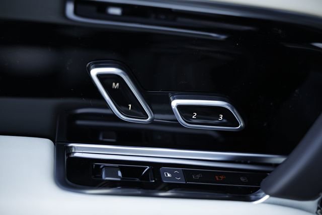 New 2026 Land Rover Range Rover Long Wheelbase SE image 29