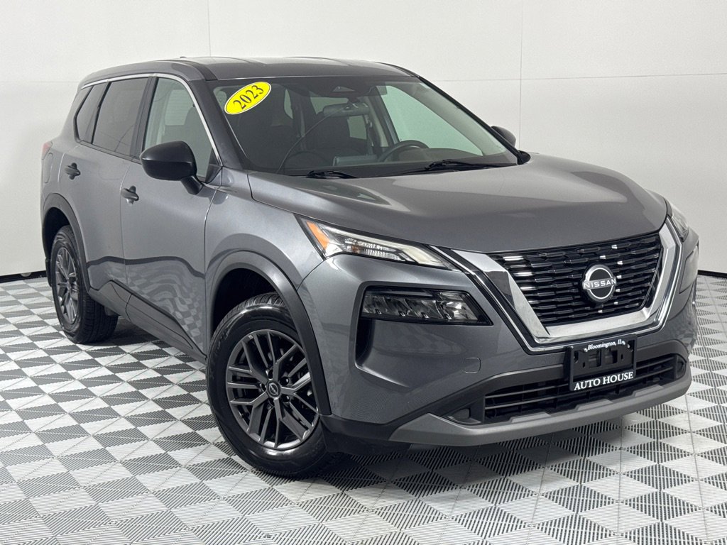 Used 2023 Nissan Rogue S image 2