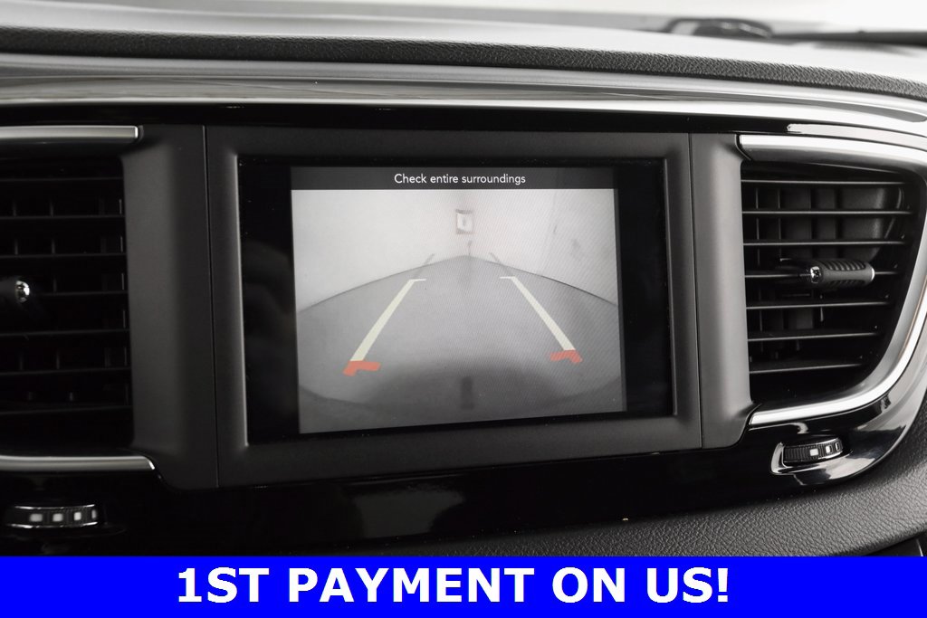 Used 2020 Chrysler Pacifica Touring w/ S Appearance Package image 36