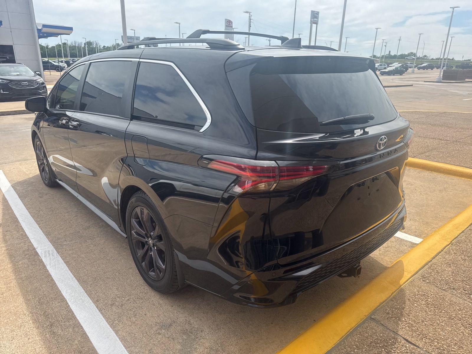 Used 2021 Toyota Sienna XSE image 5