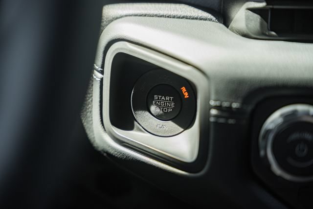 Used 2025 Jeep Wrangler Unlimited Rubicon AWD/4WD image 29
