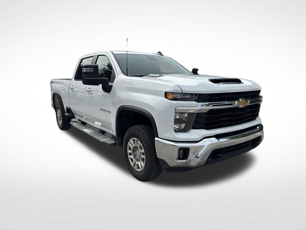 Used 2025 Chevrolet Silverado 2500 LT w/ Convenience Package AWD/4WD image 2