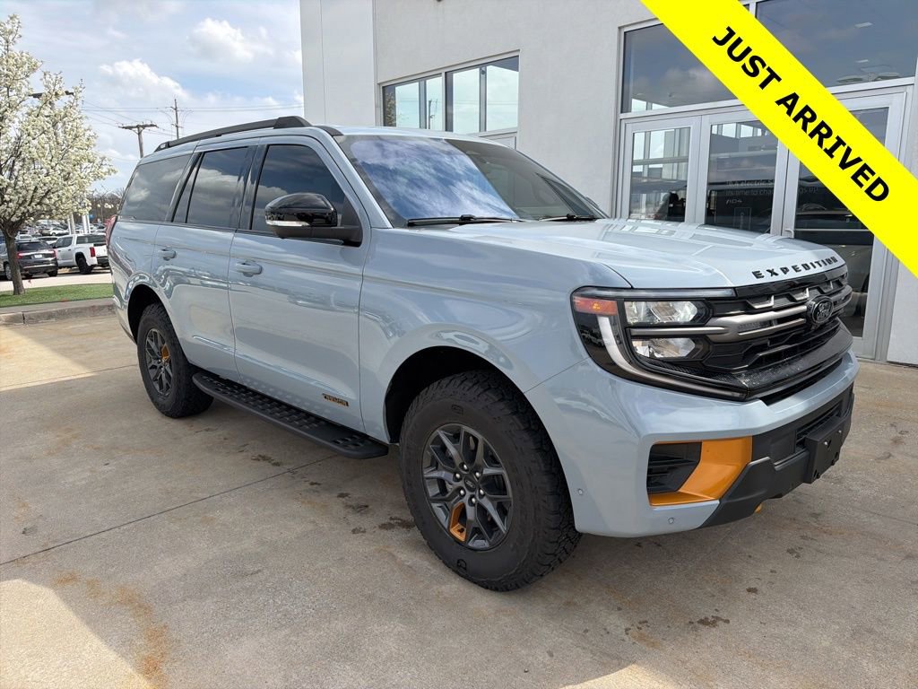 Used 2025 Ford Expedition Tremor image 2