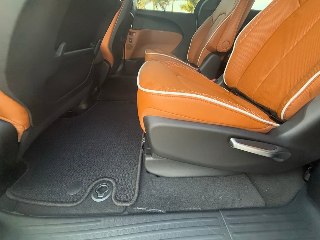 New 2026 Chrysler Pacifica Pinnacle image 29