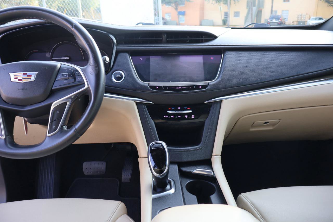 Used 2017 Cadillac XT5 FWD image 16