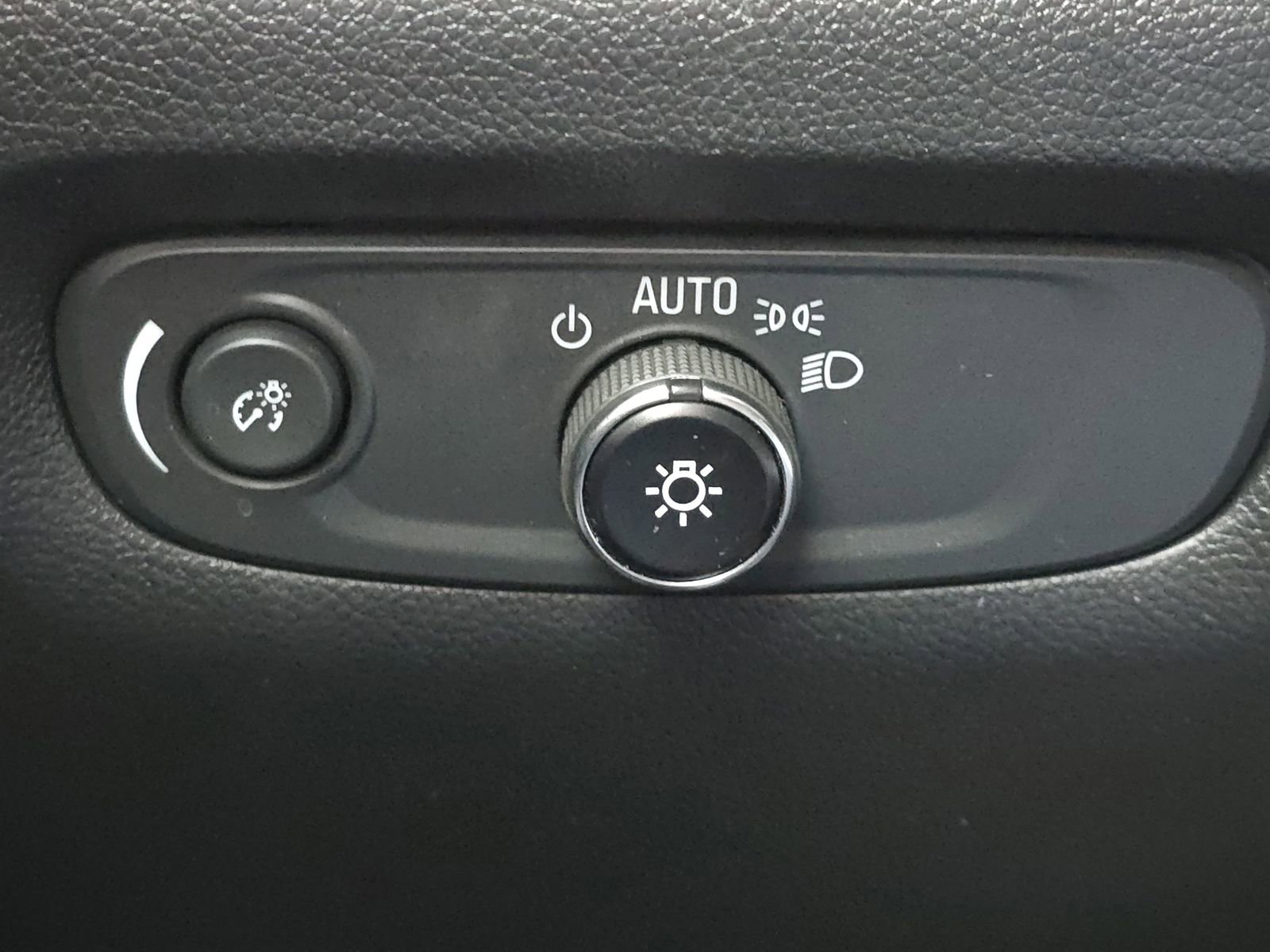 Used 2023 Chevrolet Traverse LT image 18