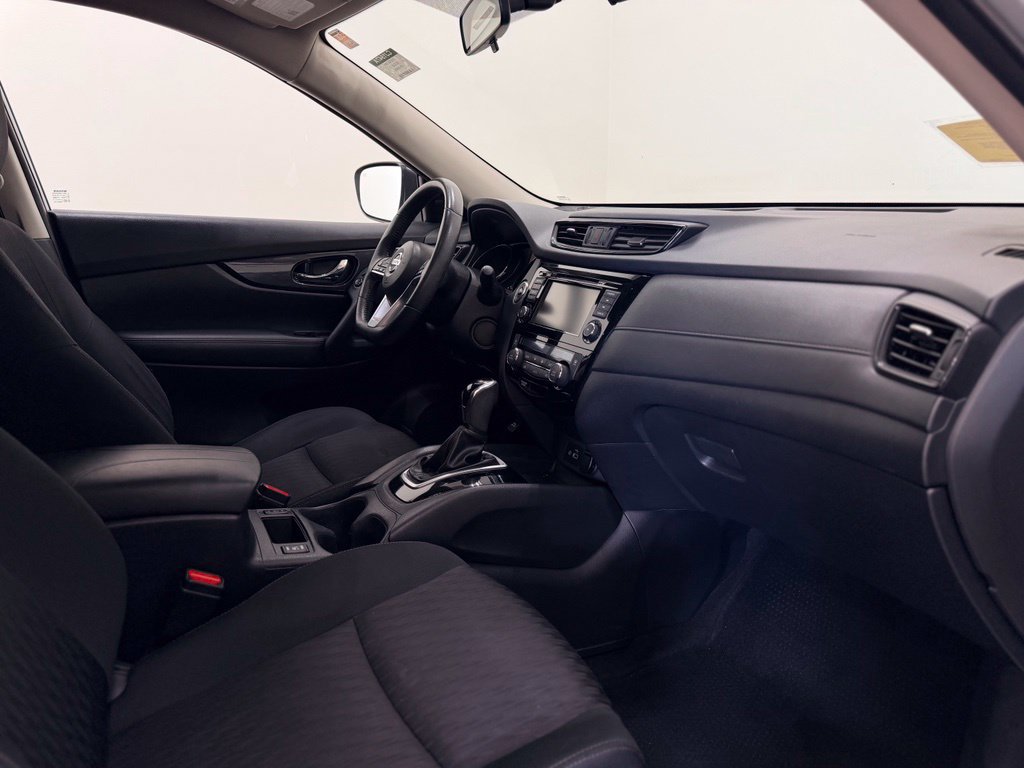 Used 2018 Nissan Rogue SV AWD/4WD image 17