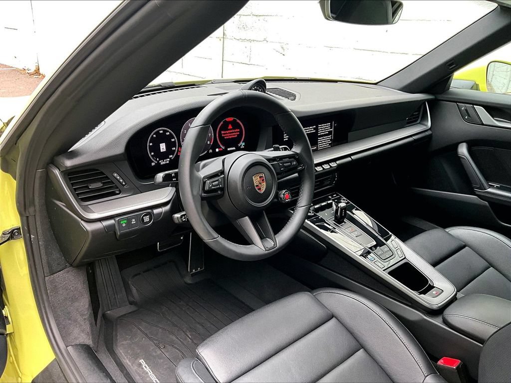 Certified 2025 Porsche 911 Carrera RWD image 4