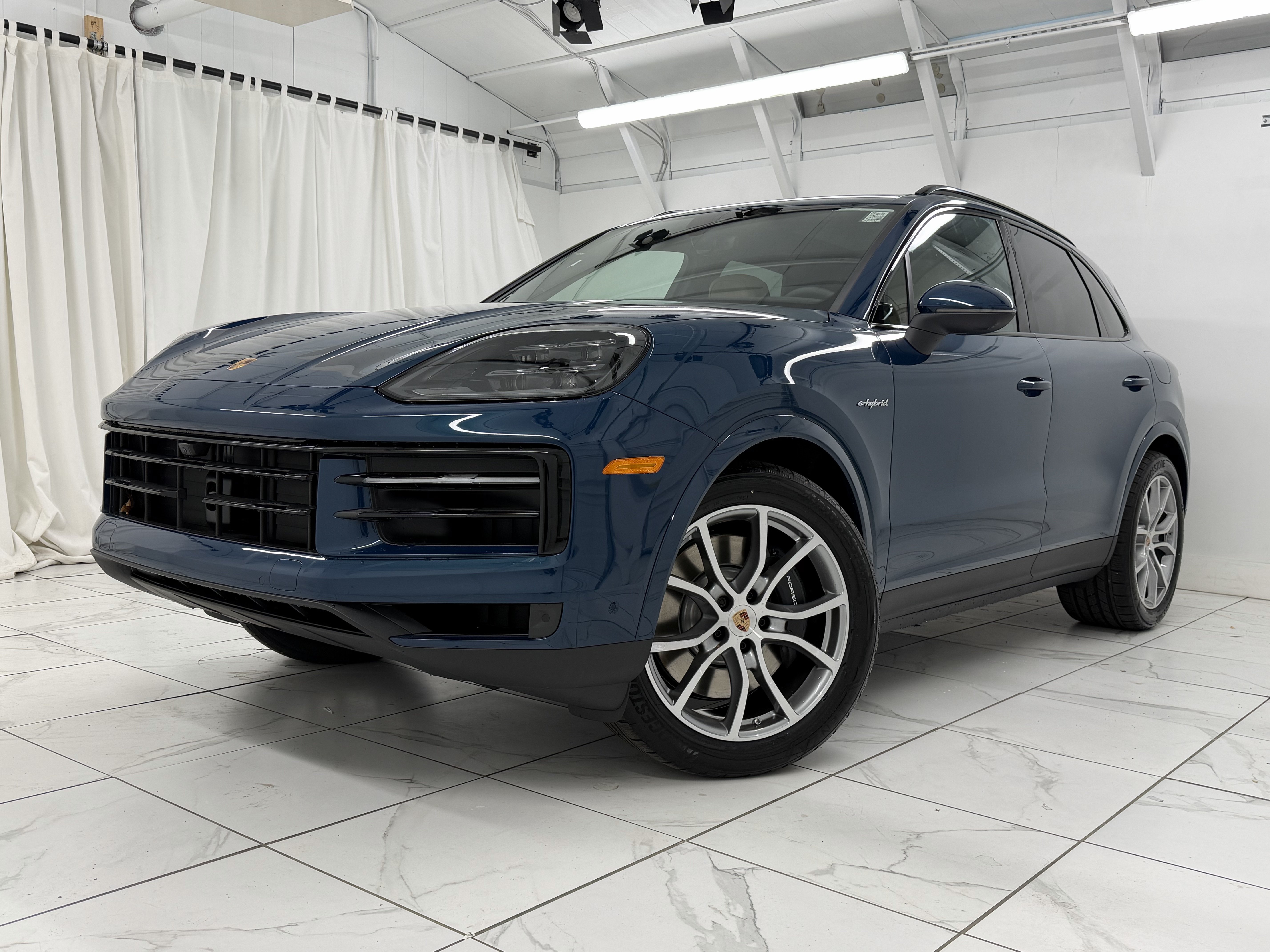 New 2026 Porsche Cayenne E-Hybrid AWD/4WD image 7