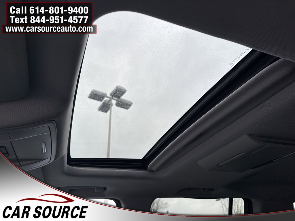 Used 2017 Chevrolet Suburban LT image 15