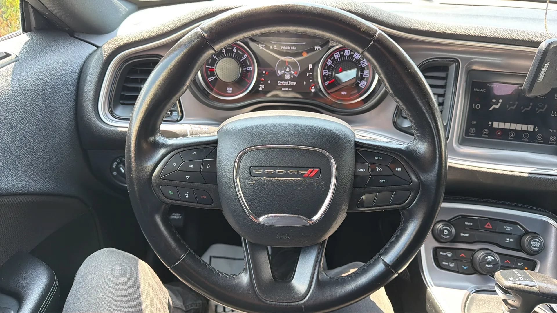 Used 2022 Dodge Challenger SXT RWD image 10