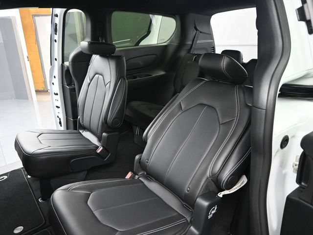 New 2025 Chrysler Voyager LX FWD image 13