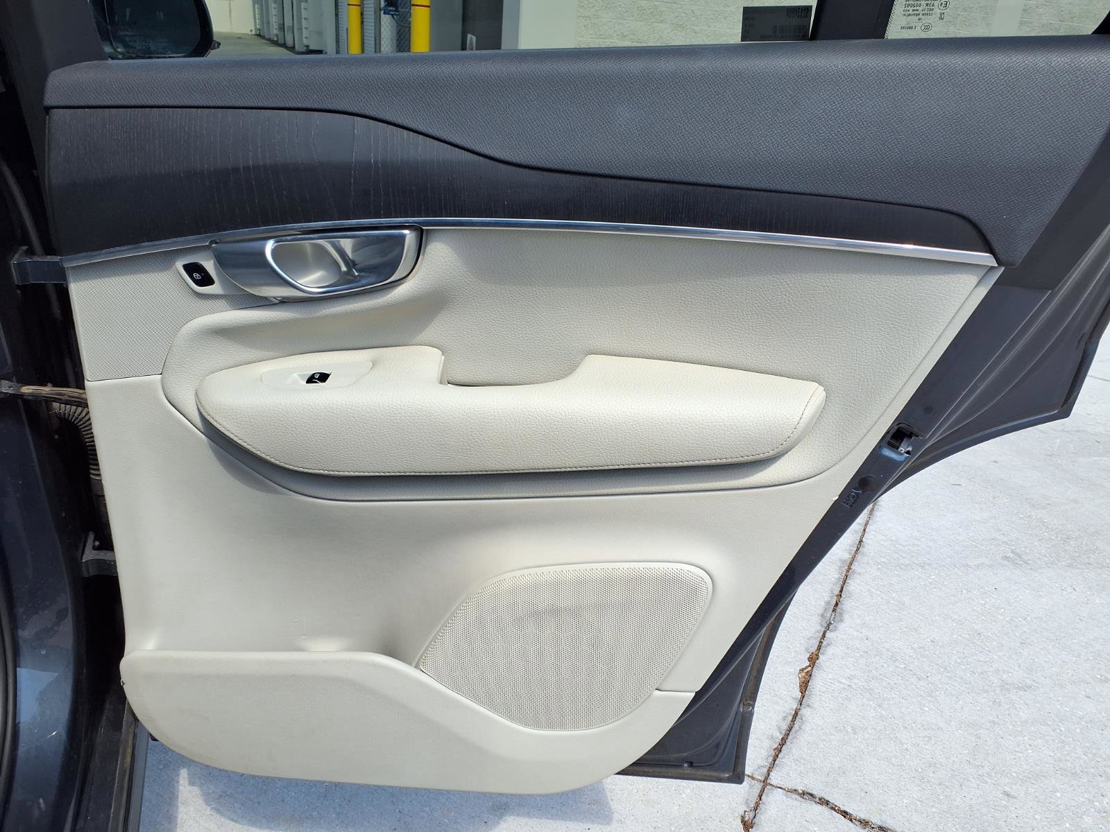 Used 2020 Volvo XC90 T5 Momentum w/ Protection Package Premier image 12