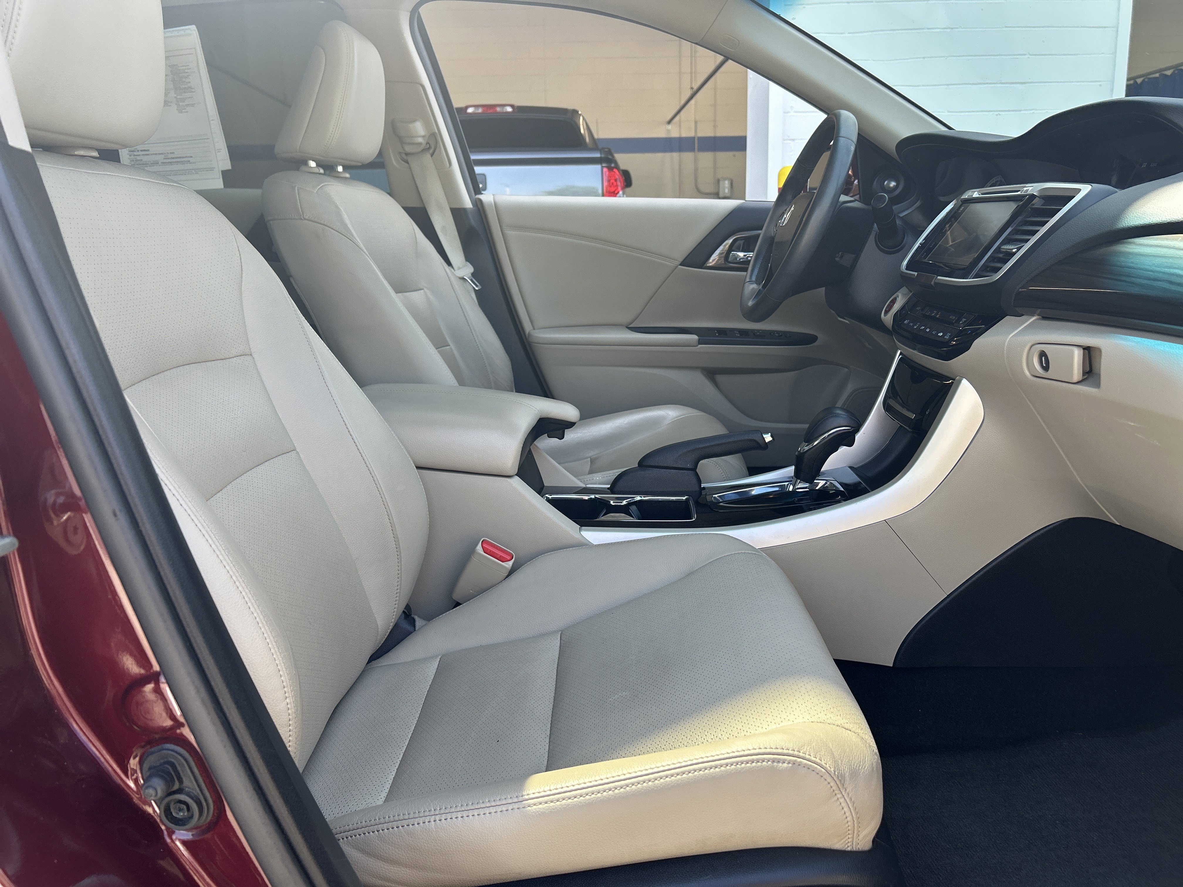 Used 2017 Honda Accord EX-L image 31