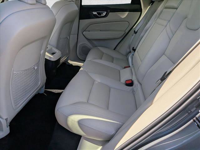Used 2021 Volvo XC60 T6 Momentum image 20