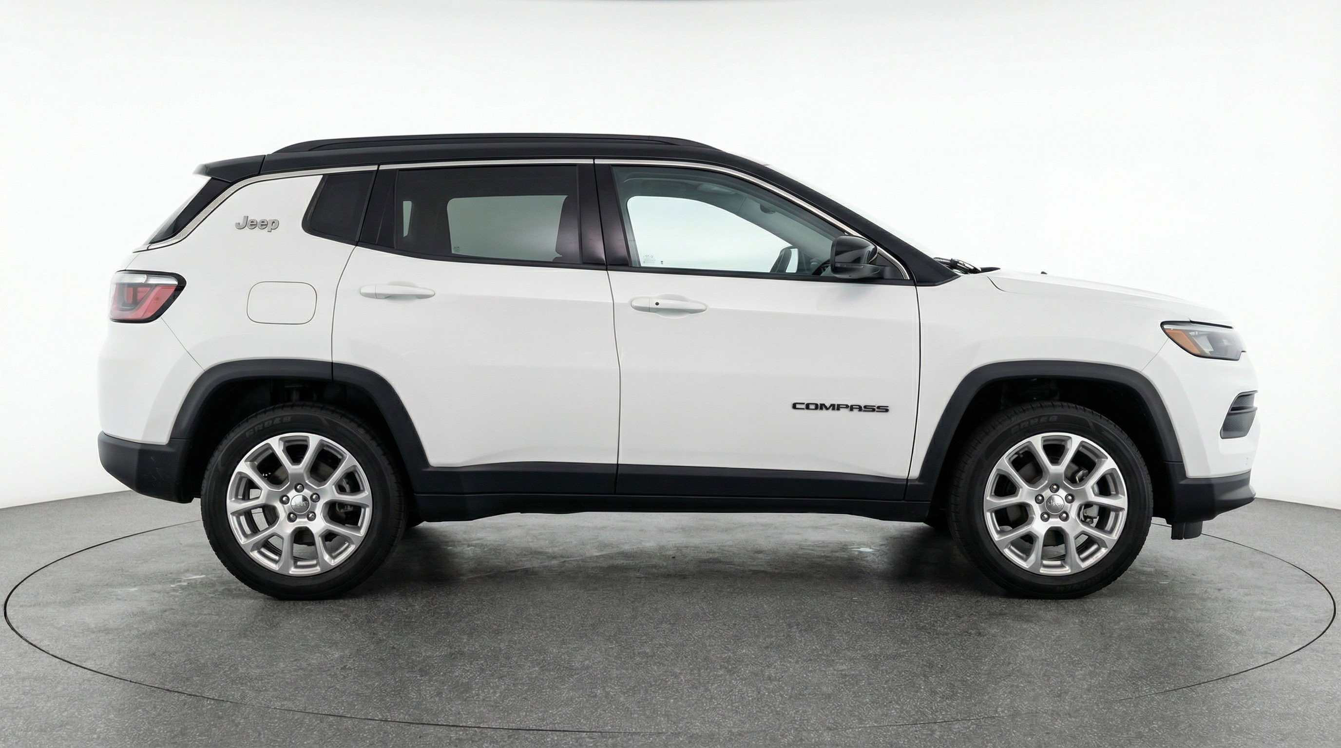 Used 2025 Jeep Compass Limited AWD/4WD image 11