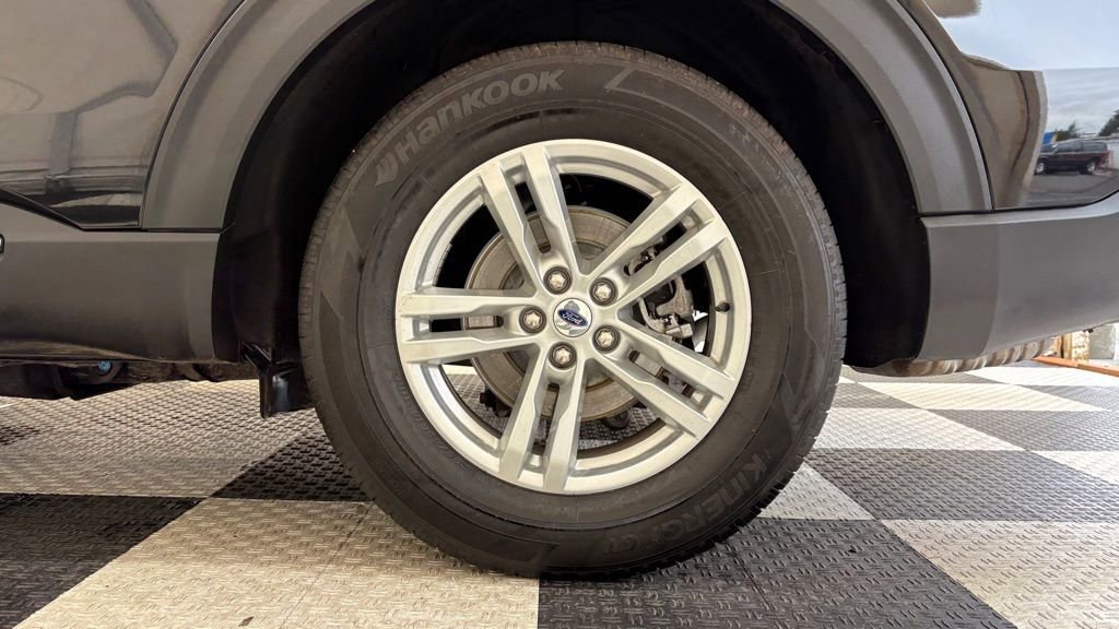 Used 2023 Ford Explorer XLT w/ Equipment Group 202A image 9