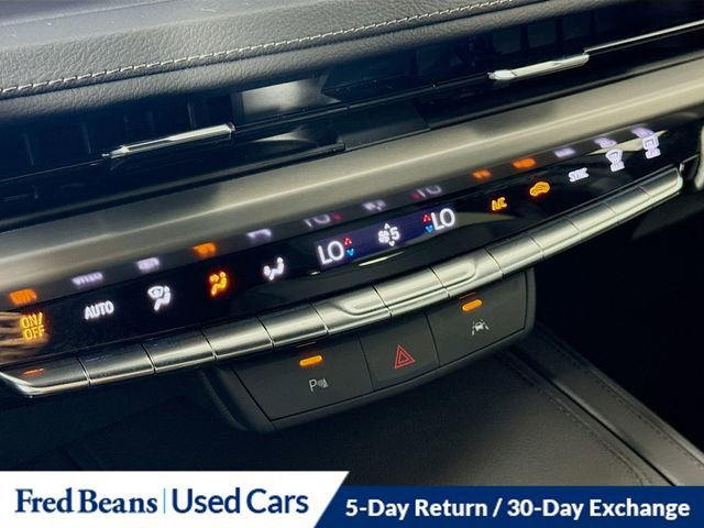 Used 2025 Cadillac XT4 Premium Luxury image 18