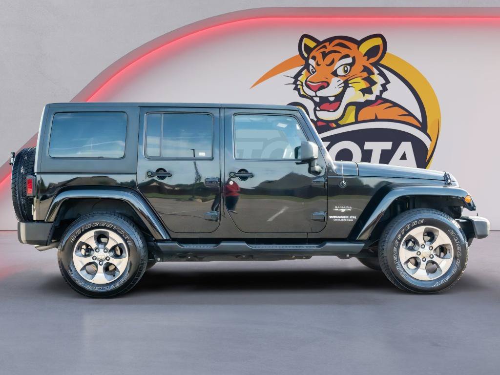 Used 2017 Jeep Wrangler Unlimited Sahara w/ Connectivity Group AWD/4WD image 4