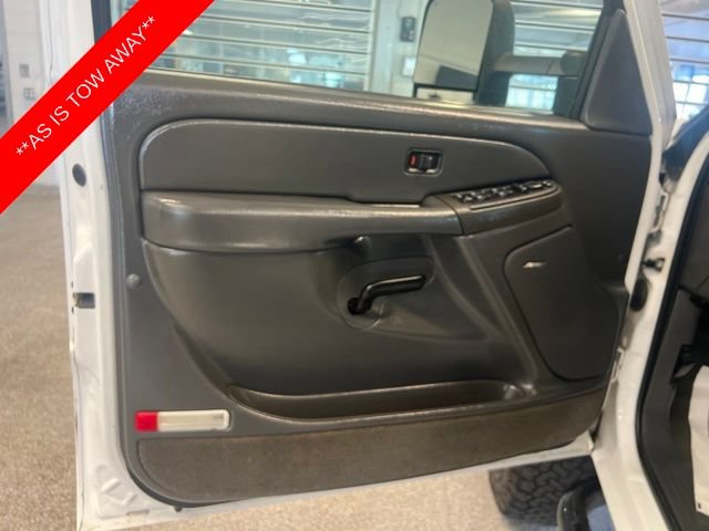 Used 2005 Chevrolet Silverado 1500 LS w/ Skid Plate Package AWD/4WD image 17