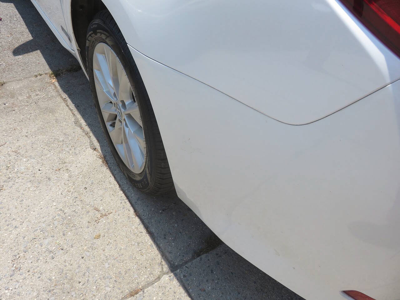 Used 2015 Lexus ES 300h w/ Premium Package w/Bamboo Trim FWD image 35