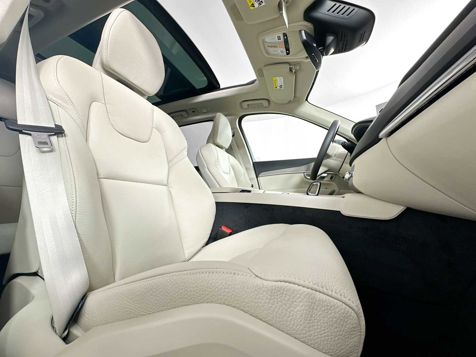 Used 2025 Volvo XC90 T8 Plus w/ Protection Package Premier image 25