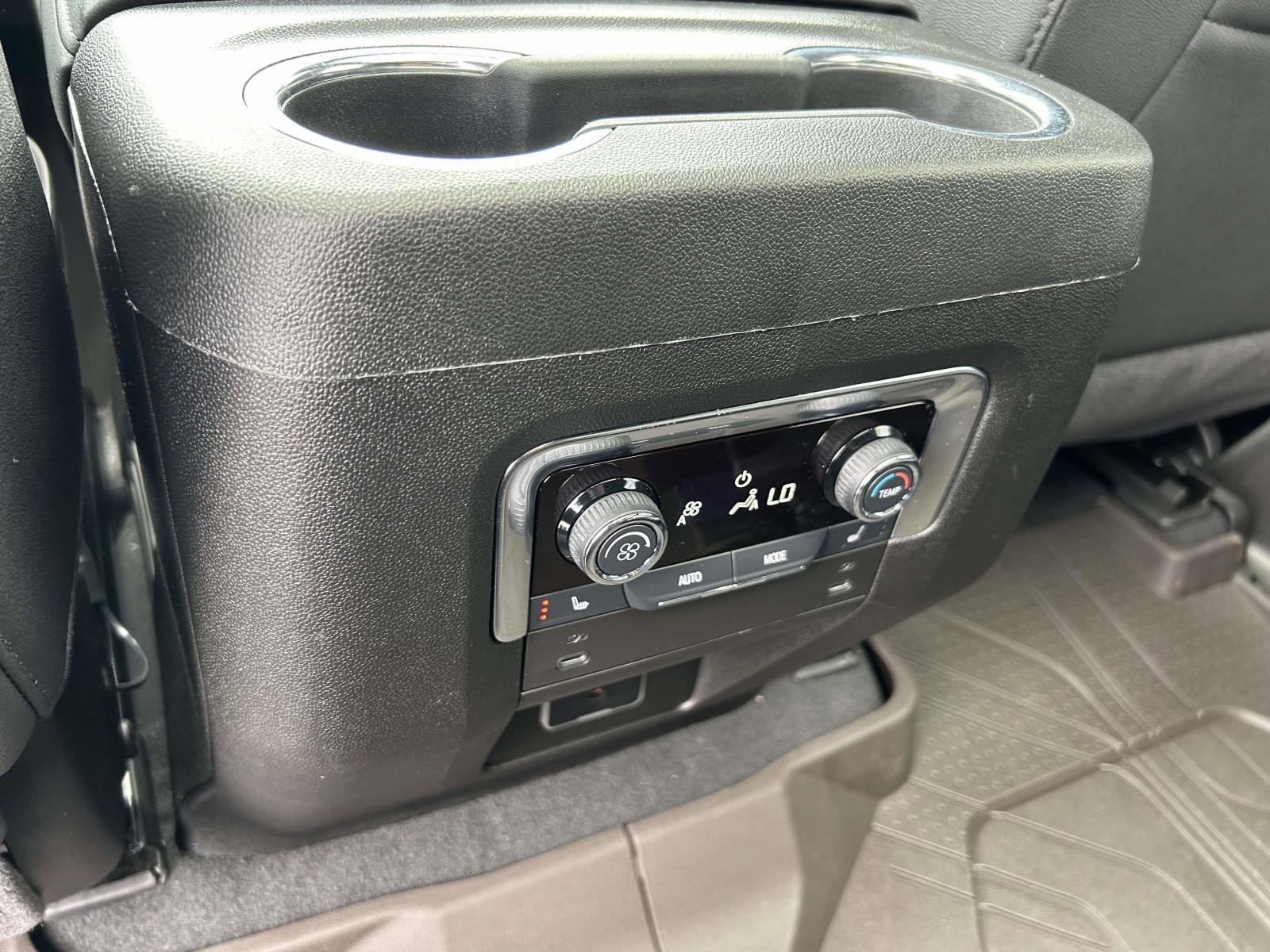 Used 2025 Chevrolet Tahoe Z71 w/ Comfort Package image 15