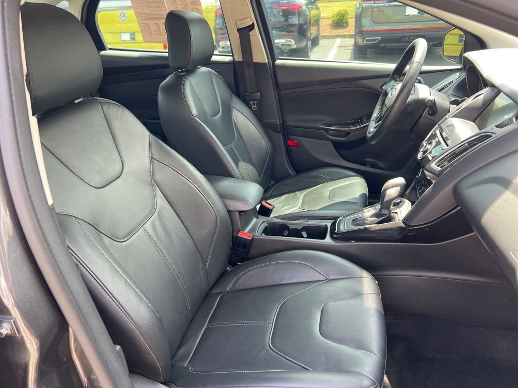 Used 2018 Ford Focus Titanium w/ Titanium Technology Package image 23