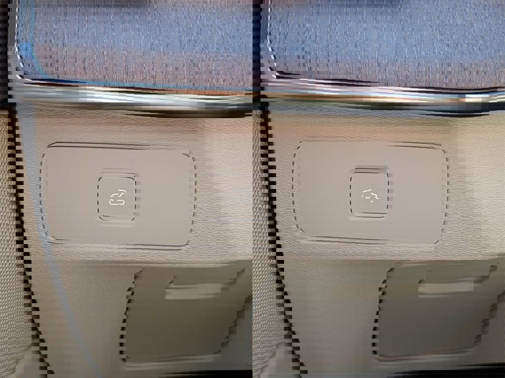 New 2026 Volvo XC90 B6 Ultra w/ Protection Package Premier image 31