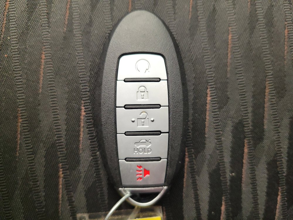 Used 2018 Nissan Rogue SV AWD/4WD image 32
