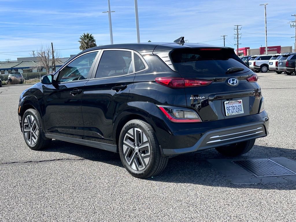 Used 2023 Hyundai Kona SE image 4