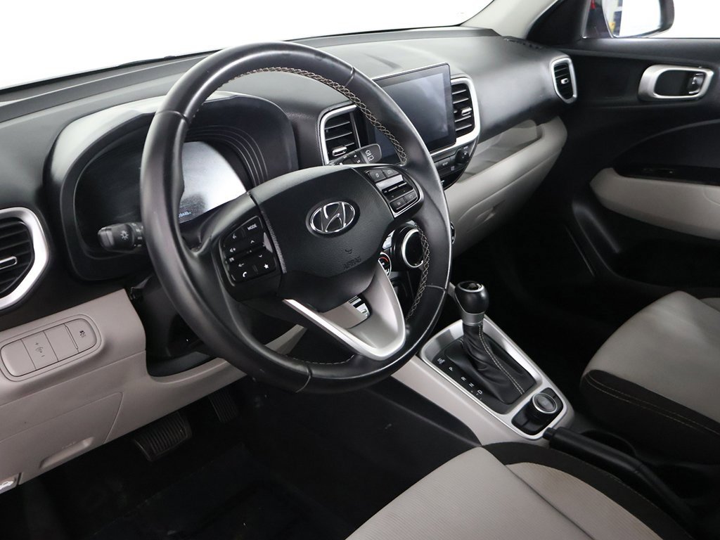Used 2023 Hyundai Venue SEL image 23