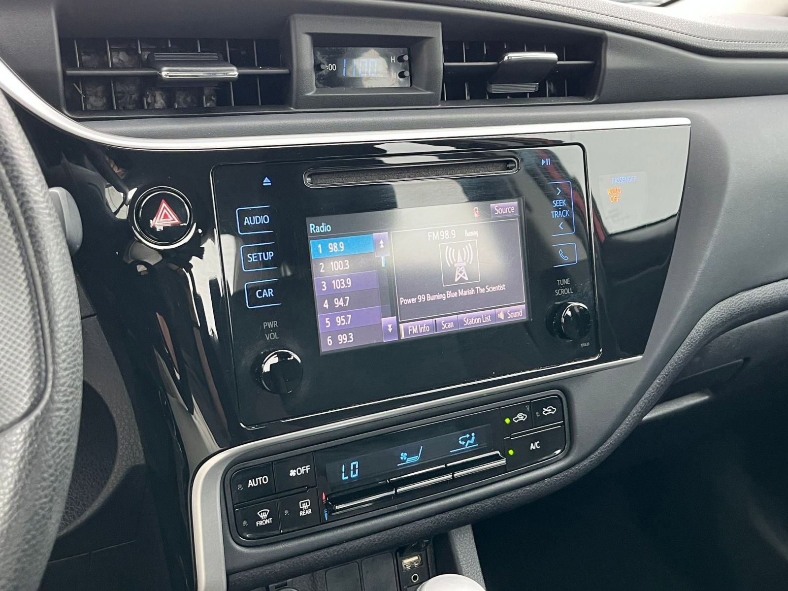Used 2018 Toyota Corolla LE FWD image 20
