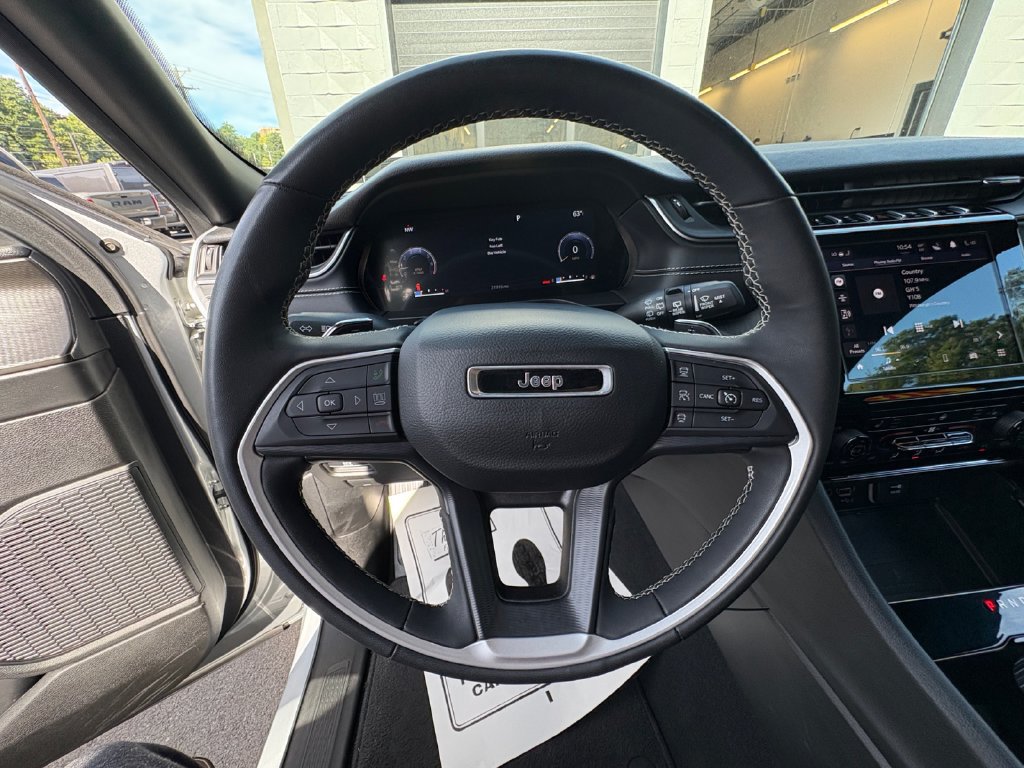 Used 2023 Jeep Grand Cherokee L Laredo AWD/4WD image 15