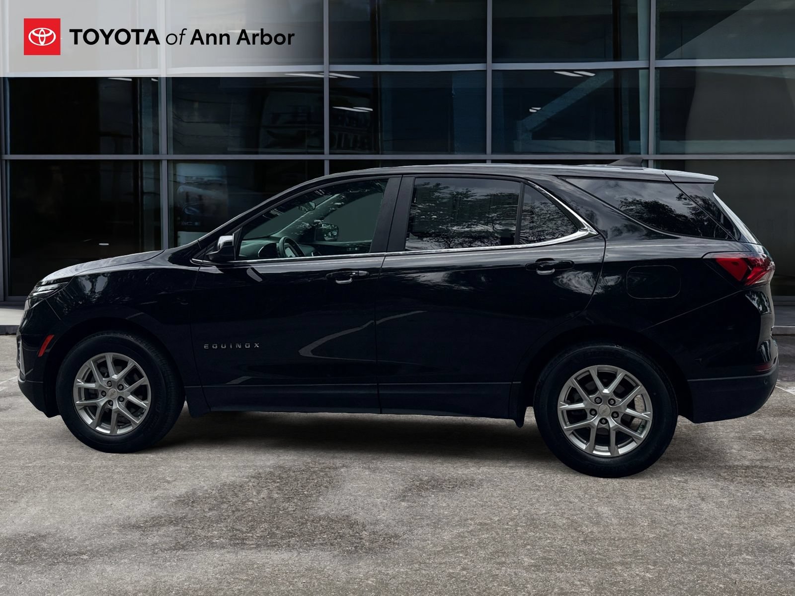 Used 2024 Chevrolet Equinox LT w/ LPO, Floor Liner Package FWD image 9