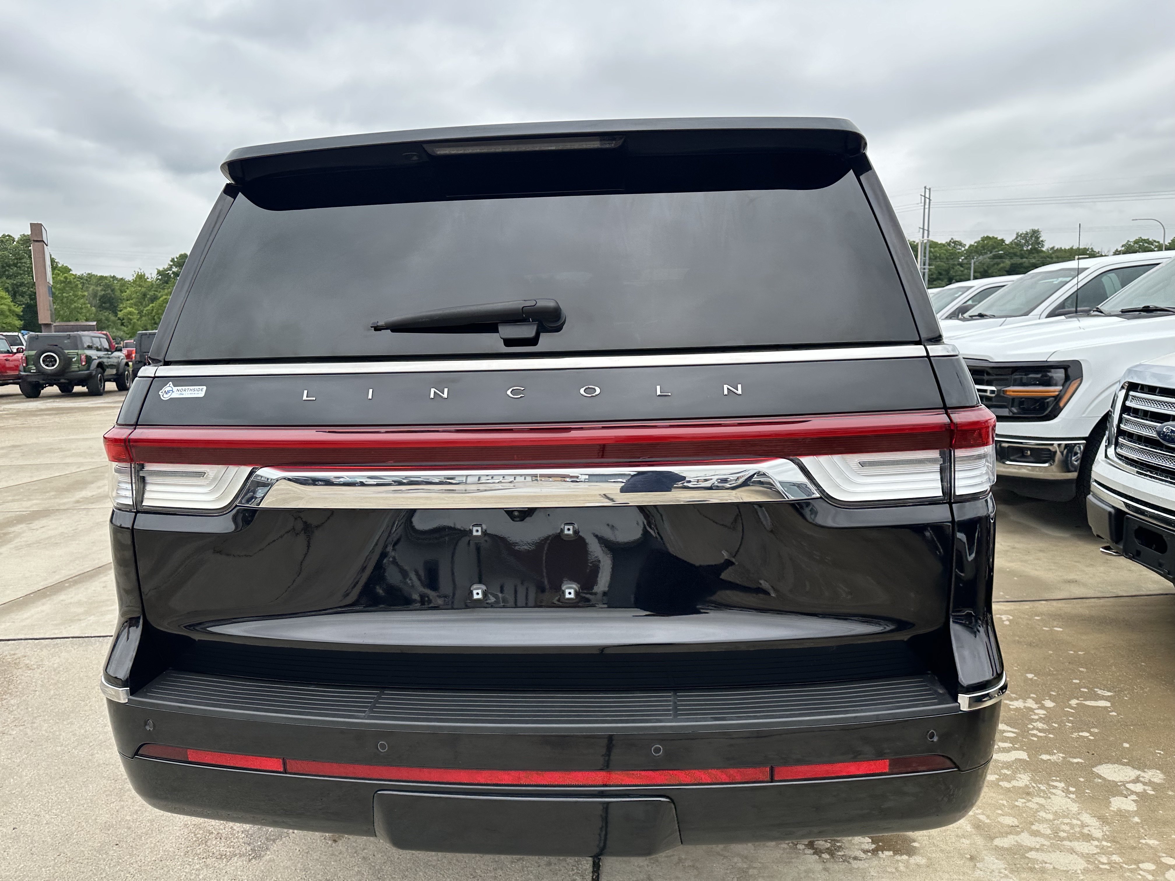 Used 2024 Lincoln Navigator Reserve AWD/4WD image 7