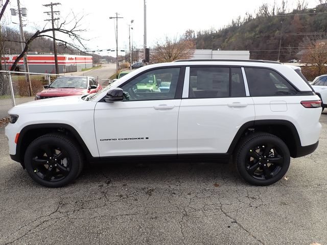 New 2025 Jeep Grand Cherokee Limited w/ Black Appearance Package AWD/4WD image 2
